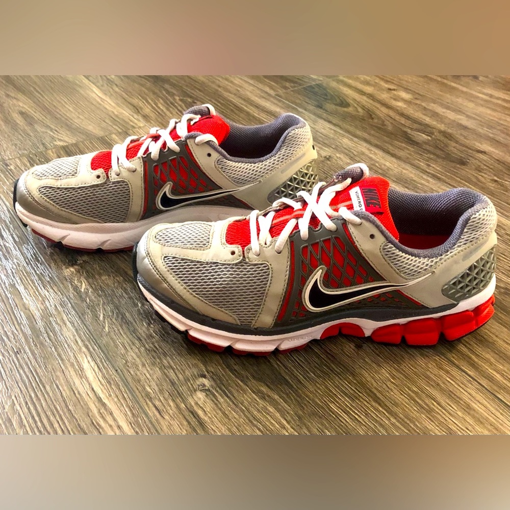 Nike Air Zoom Vomero +6 Running Shoes Sneakers Unisex Size 7 US
